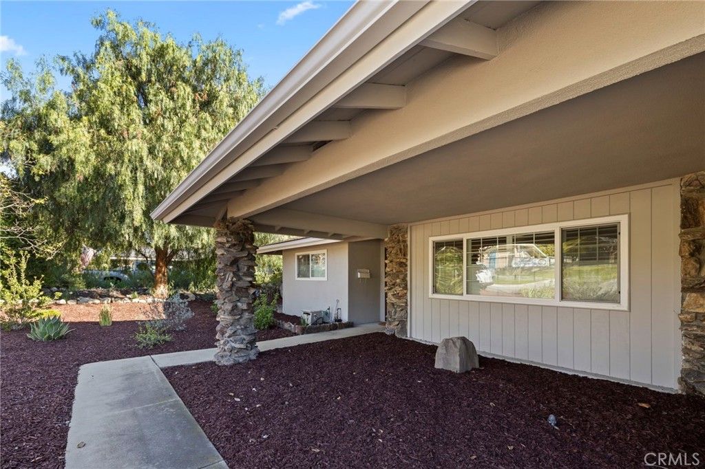 Image 4 of property listing at 430 Chaparral Drive, Claremont, CA 91711