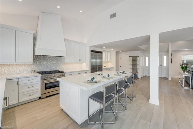 151 BAYVIEW AVE, Naples, FL 34108