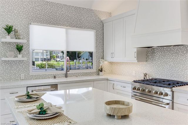 151 BAYVIEW AVE, Naples, FL 34108