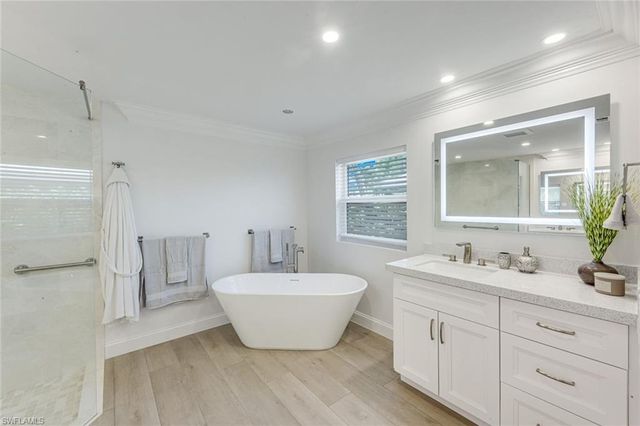 151 BAYVIEW AVE, Naples, FL 34108