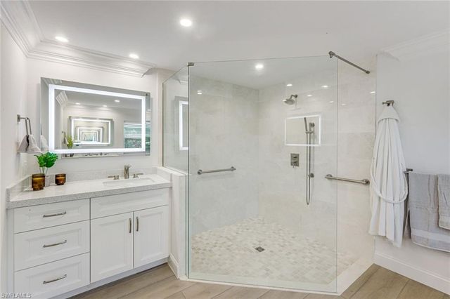 151 BAYVIEW AVE, Naples, FL 34108