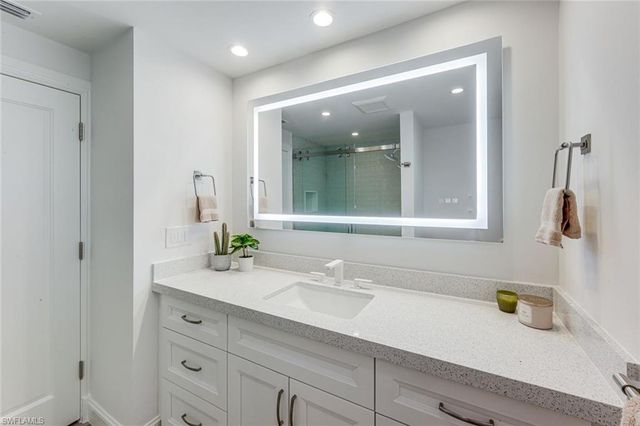 151 BAYVIEW AVE, Naples, FL 34108