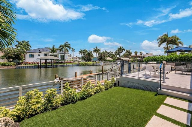 151 BAYVIEW AVE, Naples, FL 34108