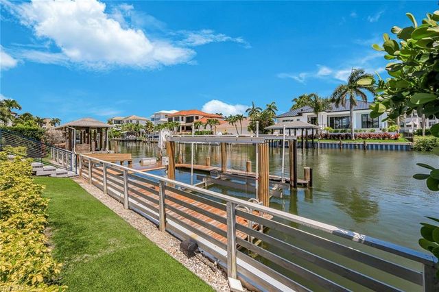 151 BAYVIEW AVE, Naples, FL 34108