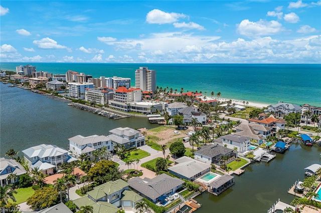 151 BAYVIEW AVE, Naples, FL 34108