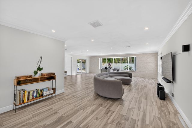 850 W Camino Real, Boca Raton, FL 33486