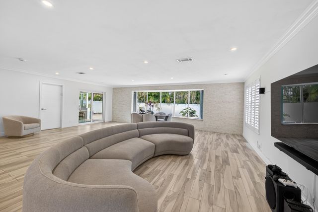 850 W Camino Real, Boca Raton, FL 33486