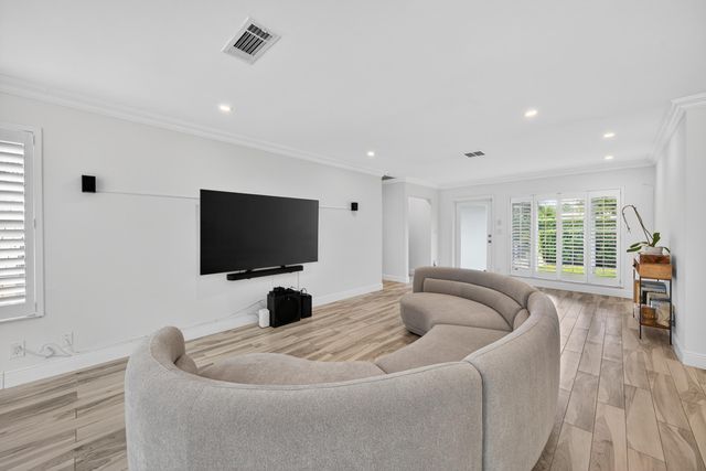 850 W Camino Real, Boca Raton, FL 33486