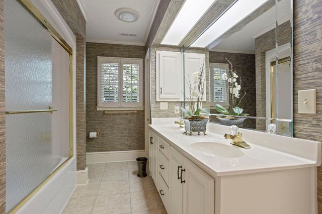 1228 Shadowood Drive, Spartanburg, SC 29301