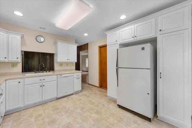 W235N6442 Outer Circle DRIVE, Sussex, WI 53089