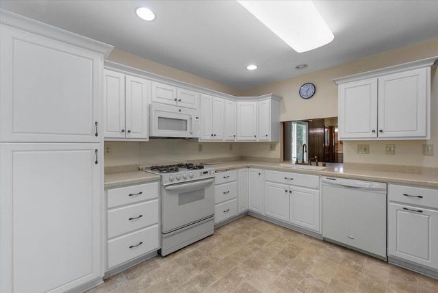 W235N6442 Outer Circle DRIVE, Sussex, WI 53089