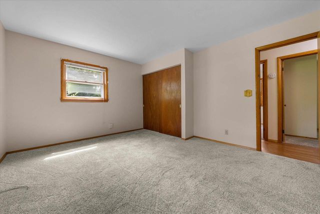 W235N6442 Outer Circle DRIVE, Sussex, WI 53089