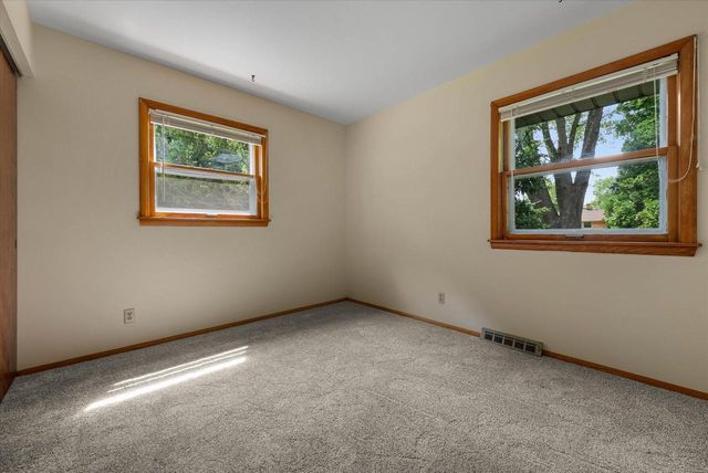 W235N6442 Outer Circle DRIVE, Sussex, WI 53089