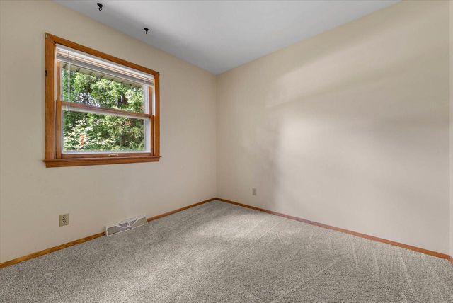 W235N6442 Outer Circle DRIVE, Sussex, WI 53089