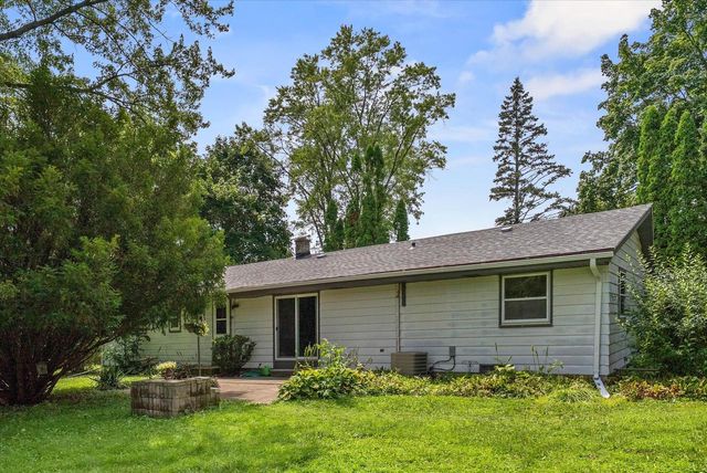 W235N6442 Outer Circle DRIVE, Sussex, WI 53089