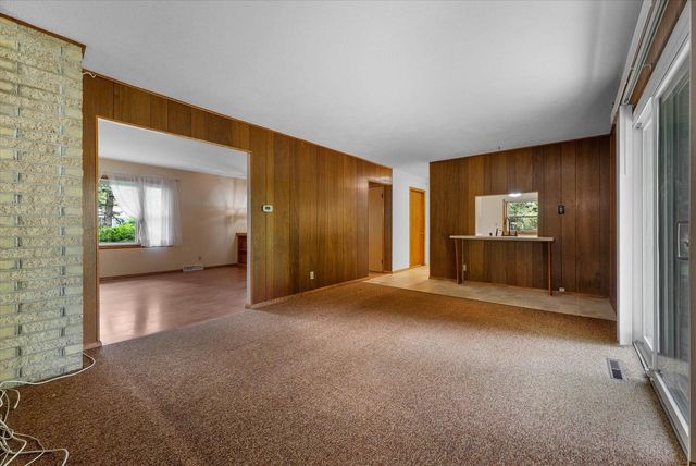 W235N6442 Outer Circle DRIVE, Sussex, WI 53089