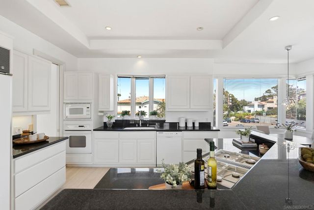 7802 Prospect Place, La Jolla, CA 92037