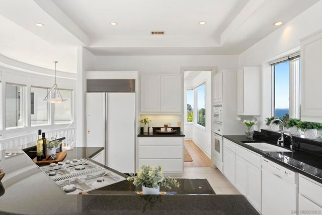 7802 Prospect Place, La Jolla, CA 92037