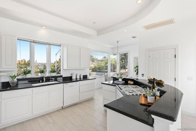 7802 Prospect Place, La Jolla, CA 92037