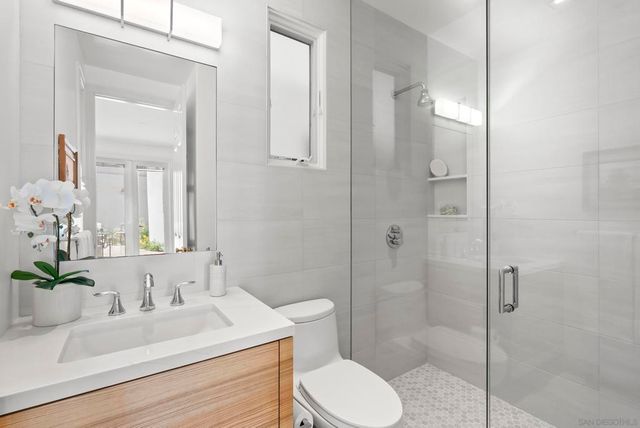 7802 Prospect Place, La Jolla, CA 92037