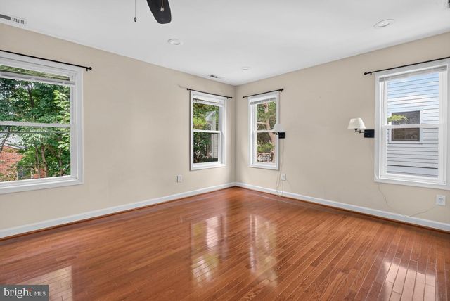 4705 22ND ST N, Arlington, VA 22207