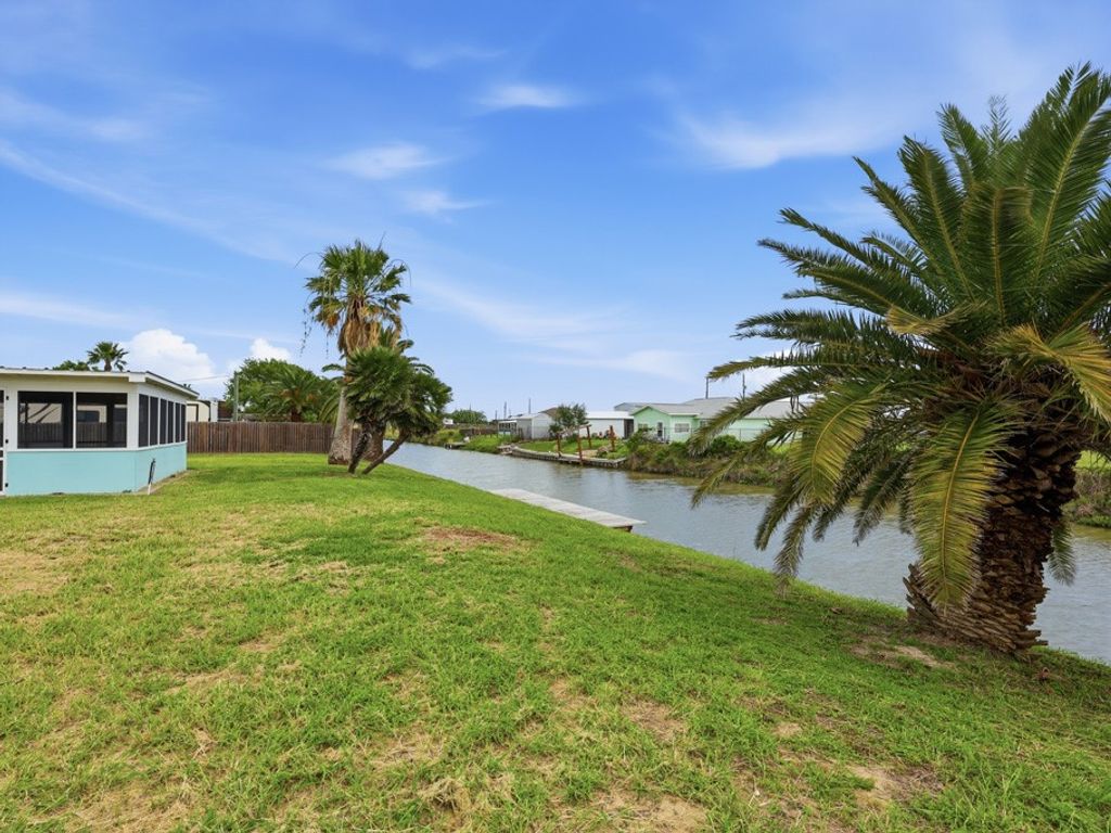 217 W Pompano, Rockport, TX 78382 — exterior