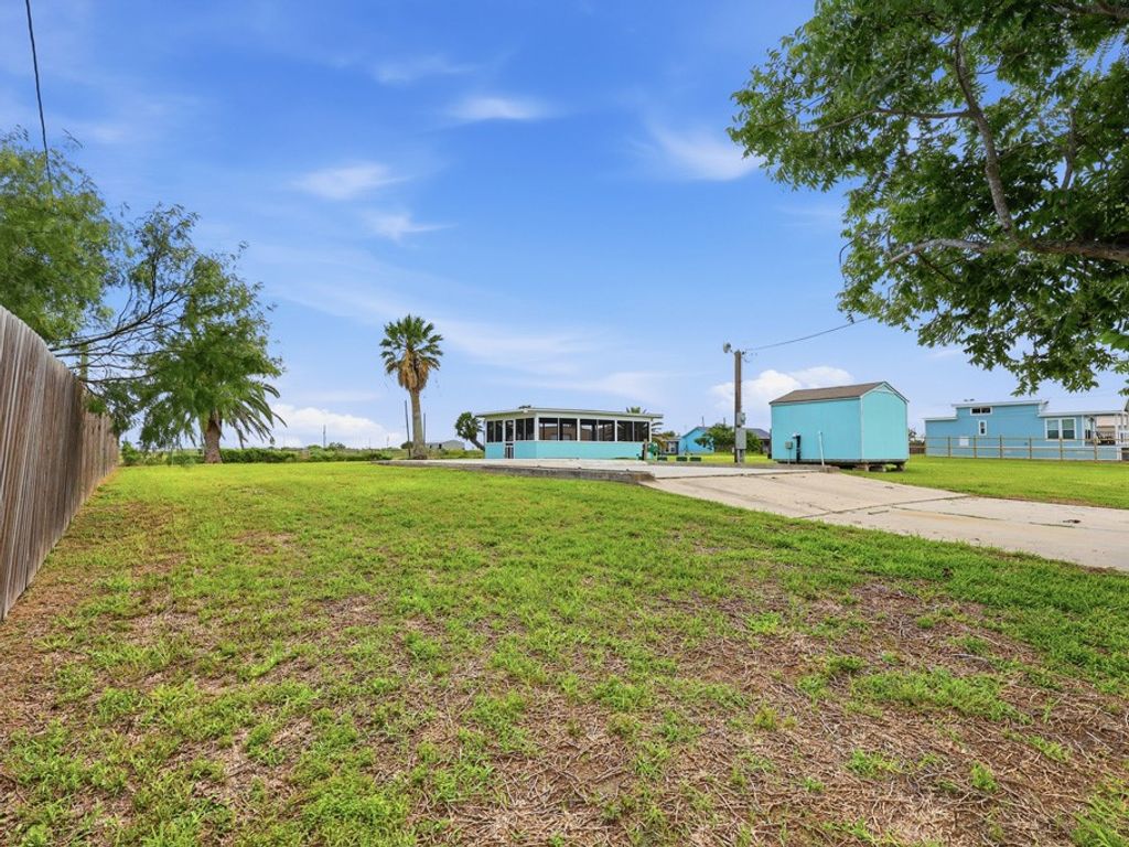 217 W Pompano, Rockport, TX 78382 — photo 3