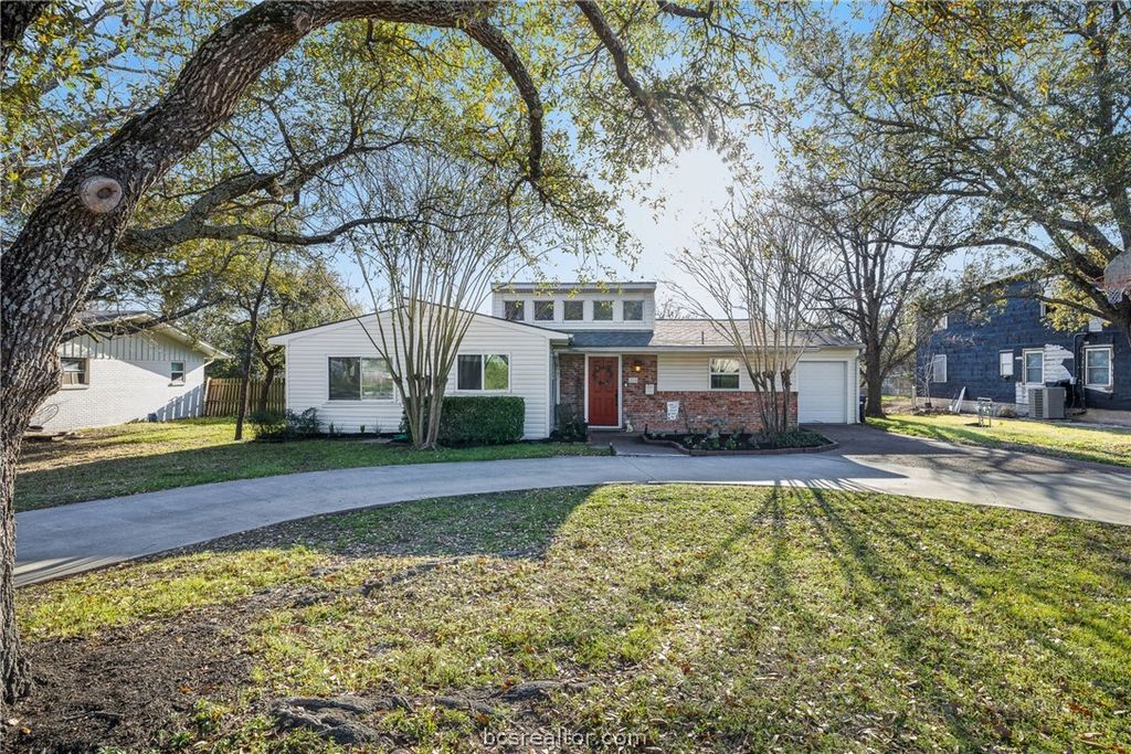 1214 Munson Avenue, College Station, TX 77840