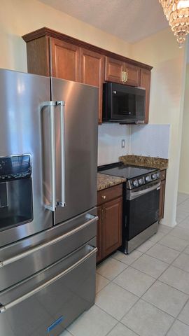 118 CAMBRIDGE Lane, Royal Palm Beach, FL 33411