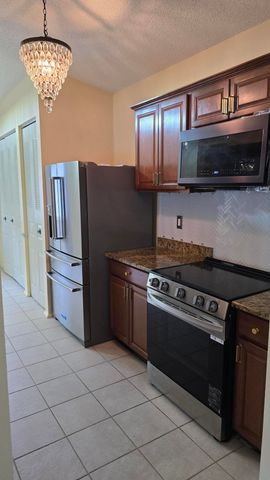 118 CAMBRIDGE Lane, Royal Palm Beach, FL 33411