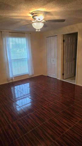 118 CAMBRIDGE Lane, Royal Palm Beach, FL 33411