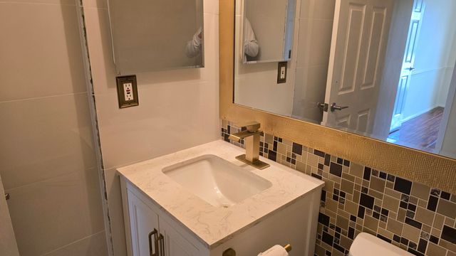 118 CAMBRIDGE Lane, Royal Palm Beach, FL 33411