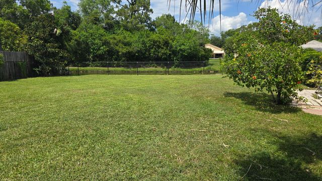 118 CAMBRIDGE Lane, Royal Palm Beach, FL 33411