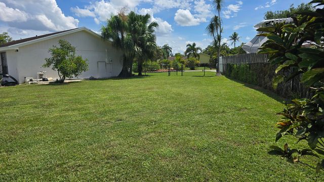 118 CAMBRIDGE Lane, Royal Palm Beach, FL 33411