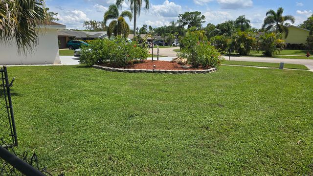 118 CAMBRIDGE Lane, Royal Palm Beach, FL 33411
