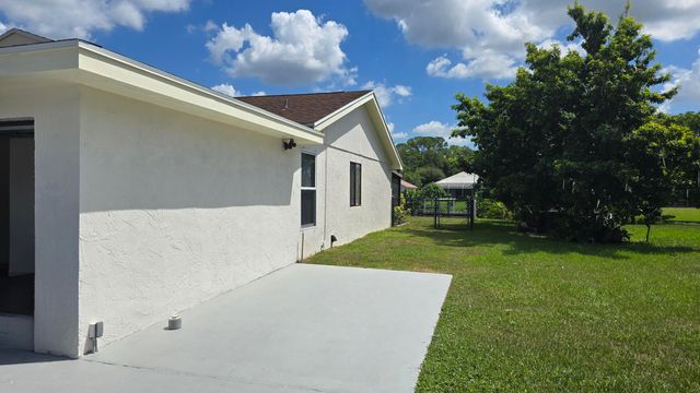 118 CAMBRIDGE Lane, Royal Palm Beach, FL 33411