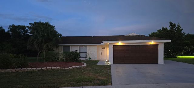 118 CAMBRIDGE Lane, Royal Palm Beach, FL 33411