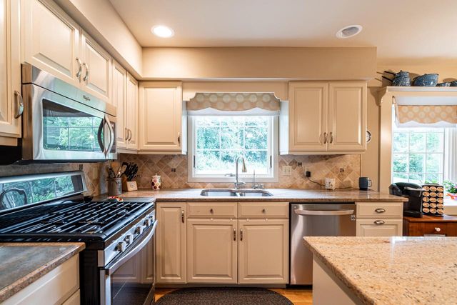 N62W29919 Wayside COURT, Hartland, WI 53029