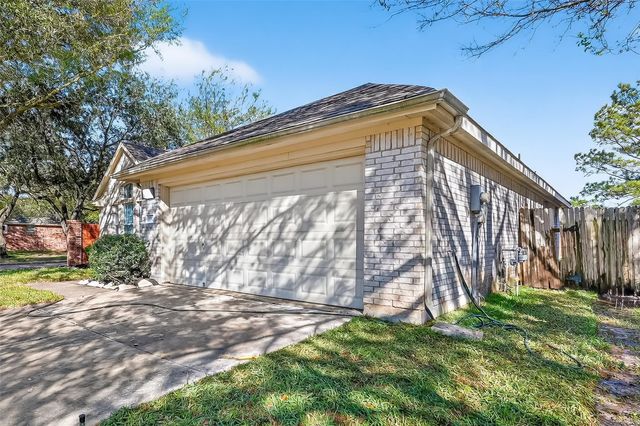 10703 White Bridge Lane, Sugar Land, TX 77498