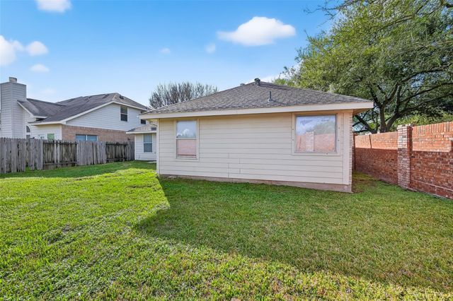 10703 White Bridge Lane, Sugar Land, TX 77498