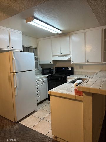 18530 Hatteras Street 212, Tarzana, CA 91356