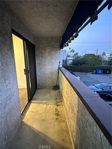 18530 Hatteras Street 212, Tarzana, CA 91356