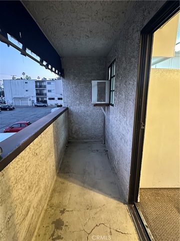 18530 Hatteras Street 212, Tarzana, CA 91356