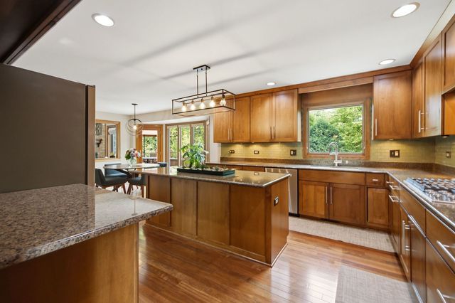 6183 Tyrnbury Drive, Lisle, IL 60532