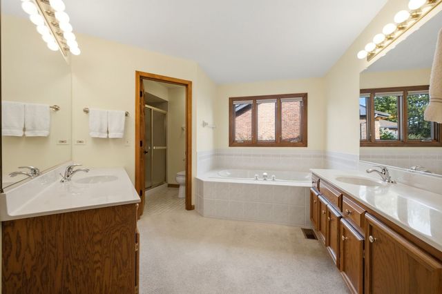6183 Tyrnbury Drive, Lisle, IL 60532
