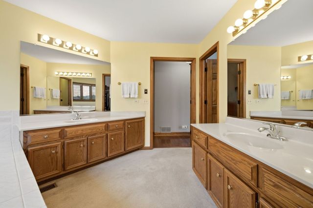 6183 Tyrnbury Drive, Lisle, IL 60532