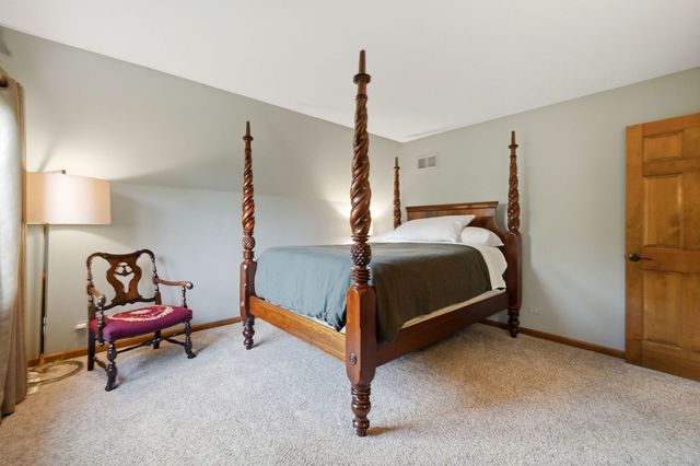 6183 Tyrnbury Drive, Lisle, IL 60532