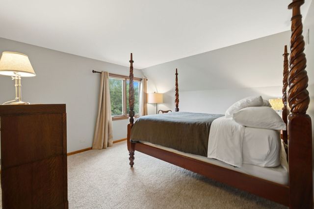 6183 Tyrnbury Drive, Lisle, IL 60532