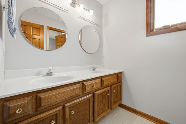 6183 Tyrnbury Drive, Lisle, IL 60532