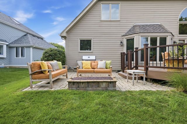 6183 Tyrnbury Drive, Lisle, IL 60532